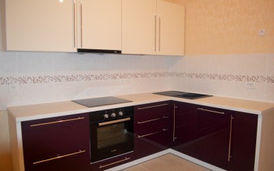 Кухня цвета баклажан