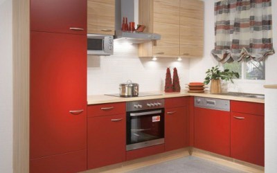 Угловая кухня красная